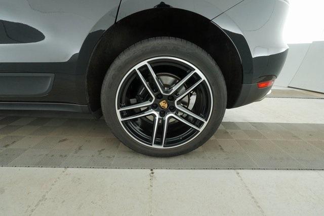 Thumbnail: 2020 Porsche Macan - 32