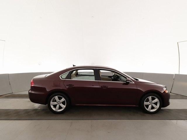 Thumbnail: 2013 Volkswagen Passat - 9