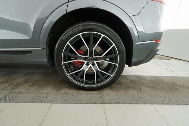 Thumbnail: 2021 Audi Q8 - 32
