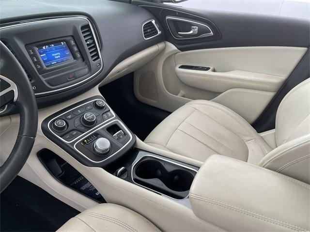 Thumbnail: 2015 Chrysler 200 - 22