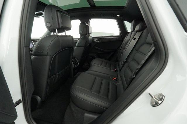 Thumbnail: 2020 Porsche Macan - 15
