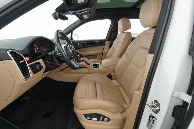 Thumbnail: 2021 Porsche Cayenne - 16