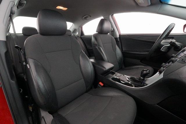 Thumbnail: 2013 Hyundai Sonata - 18