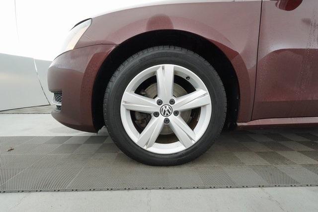 Thumbnail: 2013 Volkswagen Passat - 31