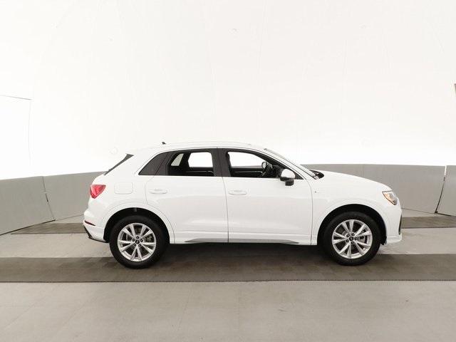Thumbnail: 2022 Audi Q3 - 13