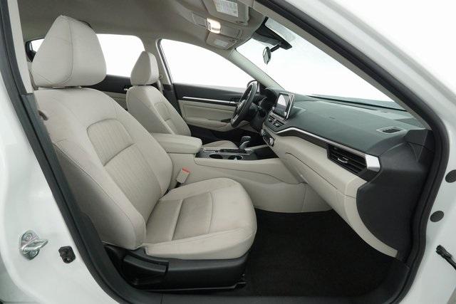 Thumbnail: 2022 Nissan Altima - 17