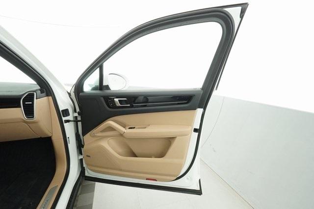 Thumbnail: 2021 Porsche Cayenne - 21