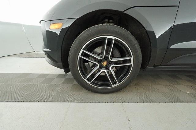 Thumbnail: 2020 Porsche Macan - 31