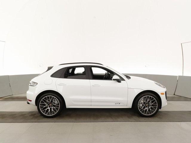 Thumbnail: 2020 Porsche Macan - 11