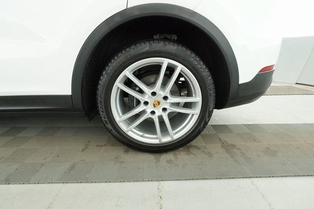 Thumbnail: 2021 Porsche Cayenne - 32