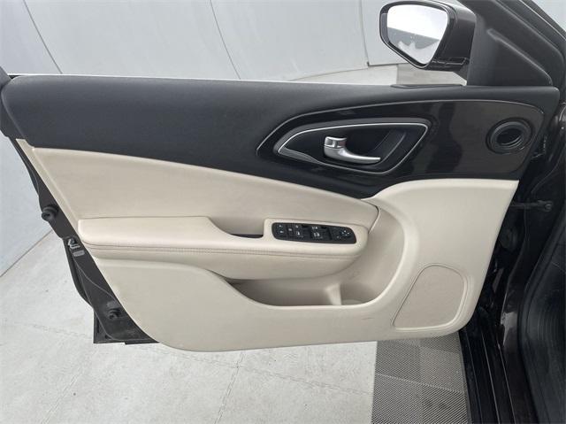Thumbnail: 2015 Chrysler 200 - 15