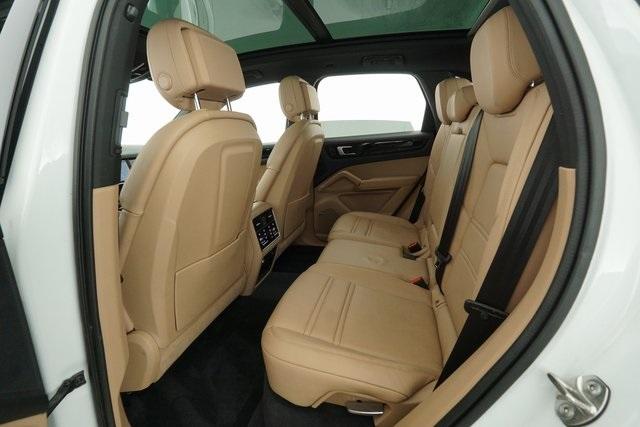 Thumbnail: 2021 Porsche Cayenne - 18
