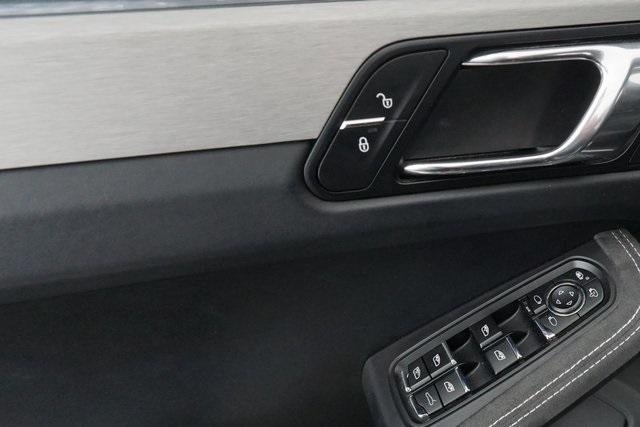 Thumbnail: 2017 Porsche Macan - 15