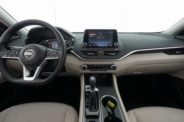 Thumbnail: 2022 Nissan Altima - 21