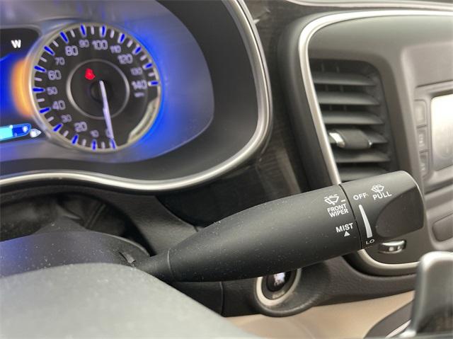 Thumbnail: 2015 Chrysler 200 - 28