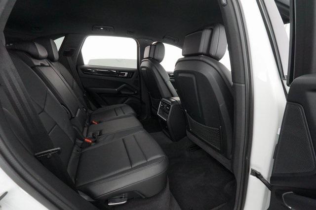 Thumbnail: 2021 Porsche Cayenne - 19