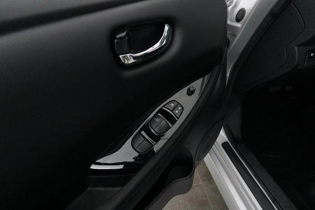 Thumbnail: 2020 Nissan Leaf - 16