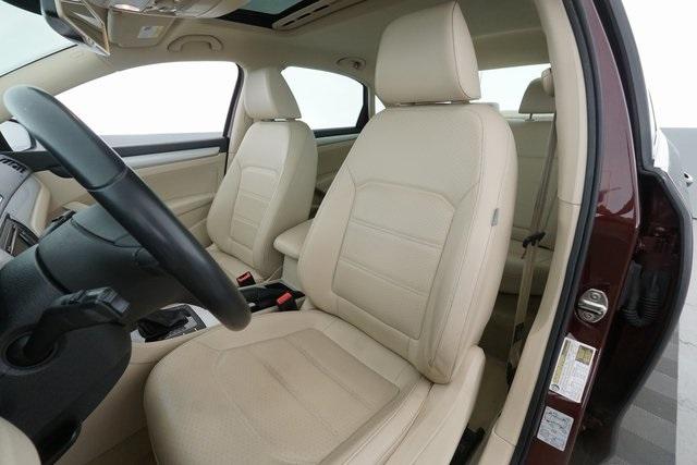 Thumbnail: 2013 Volkswagen Passat - 15