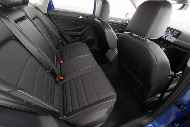 Thumbnail: 2022 Volkswagen Jetta - 24