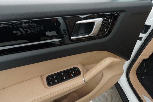 Thumbnail: 2021 Porsche Cayenne - 15