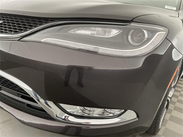 2015 Chrysler 200 C 33