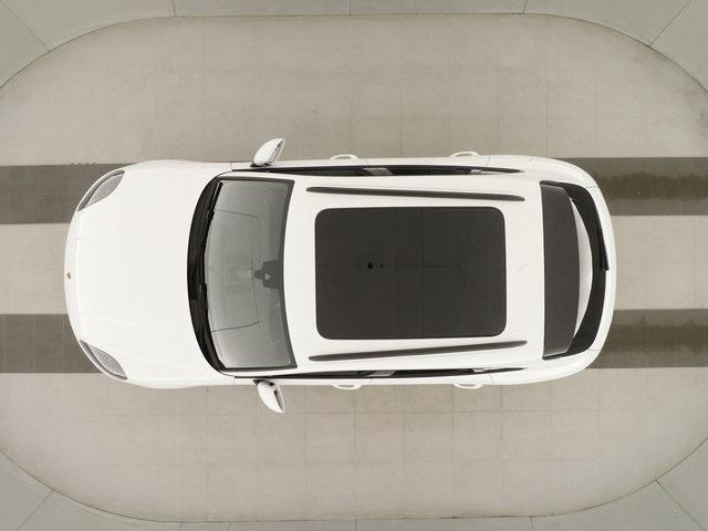 Thumbnail: 2020 Porsche Macan - 3