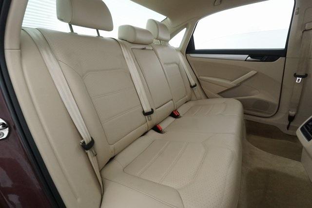 Thumbnail: 2013 Volkswagen Passat - 23