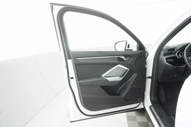 Thumbnail: 2022 Audi Q3 - 17