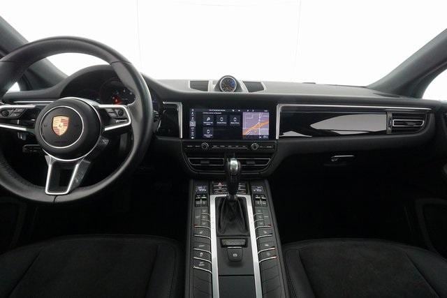 Thumbnail: 2020 Porsche Macan - 25