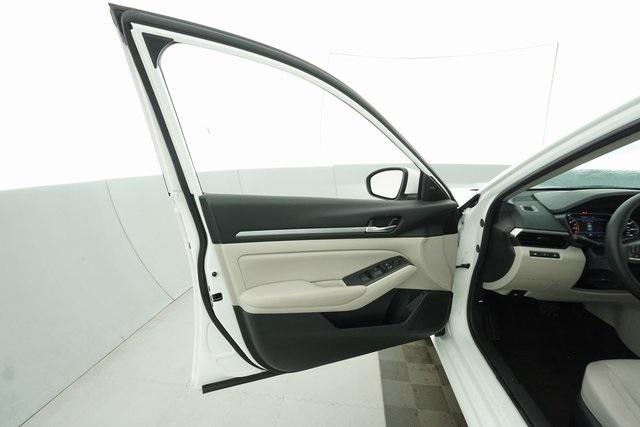 Thumbnail: 2022 Nissan Altima - 11