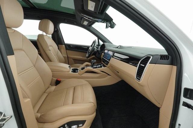 Thumbnail: 2021 Porsche Cayenne - 22