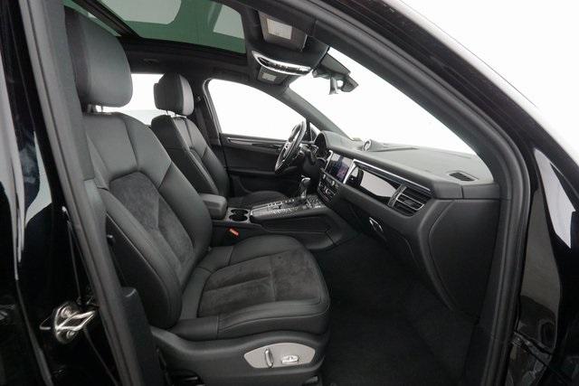 Thumbnail: 2020 Porsche Macan - 21