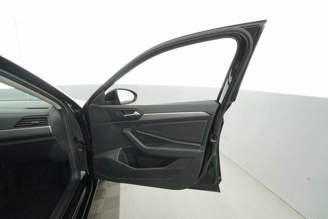 Thumbnail: 2020 Volkswagen Jetta - 16
