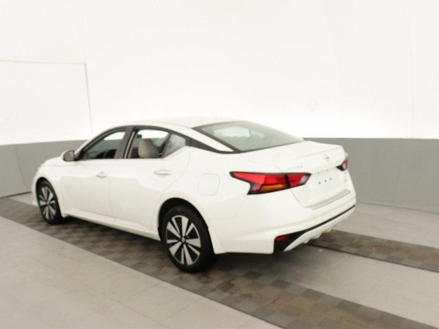Thumbnail: 2022 Nissan Altima - 5