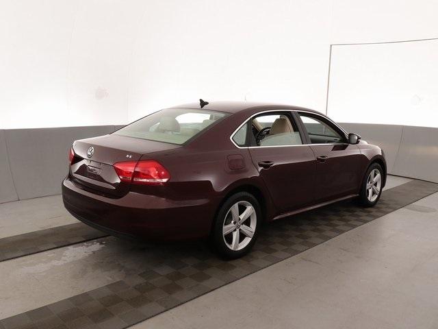 Thumbnail: 2013 Volkswagen Passat - 10