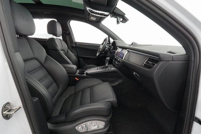 Thumbnail: 2020 Porsche Macan - 19