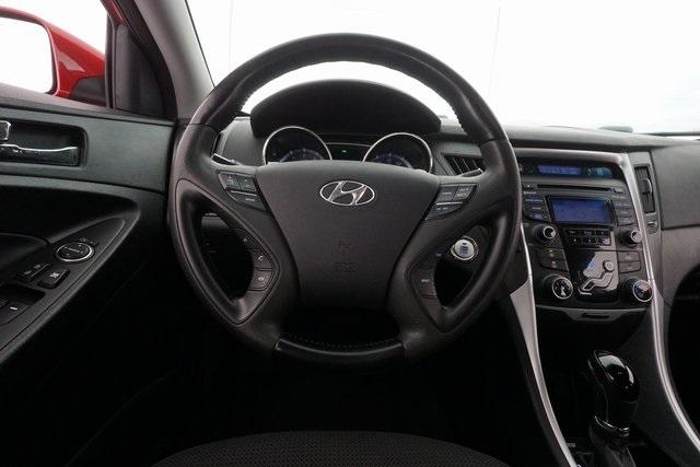 Thumbnail: 2013 Hyundai Sonata - 23