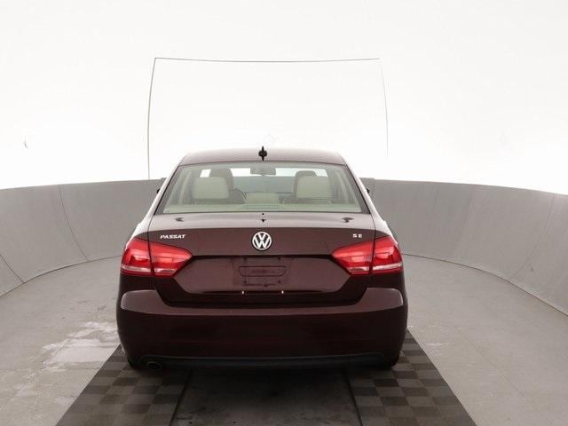Thumbnail: 2013 Volkswagen Passat - 11