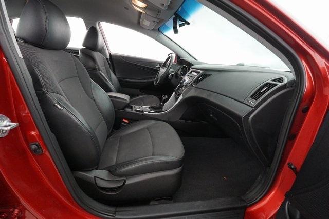 Thumbnail: 2013 Hyundai Sonata - 17