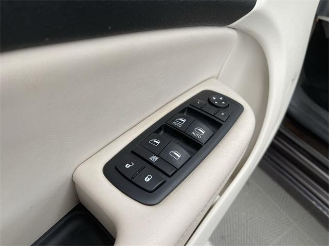 Thumbnail: 2015 Chrysler 200 - 16
