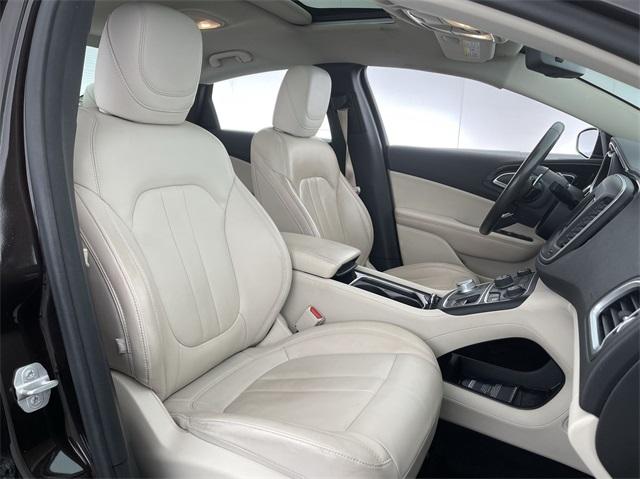 Thumbnail: 2015 Chrysler 200 - 20
