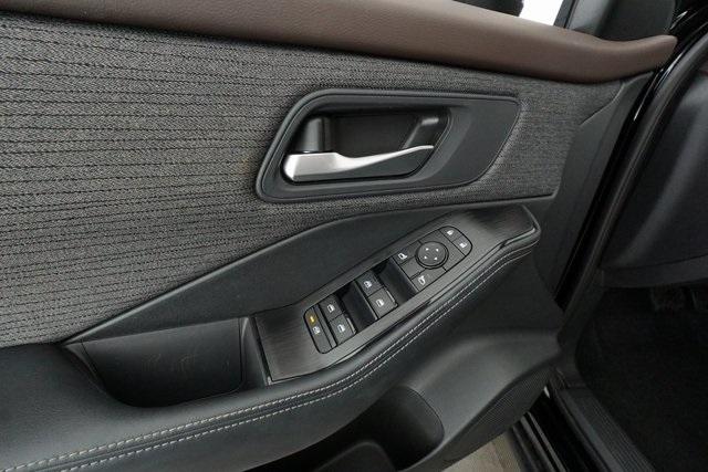 2022 Nissan Rogue SV 14