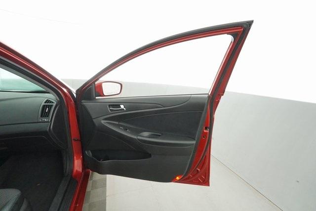 Thumbnail: 2013 Hyundai Sonata - 16
