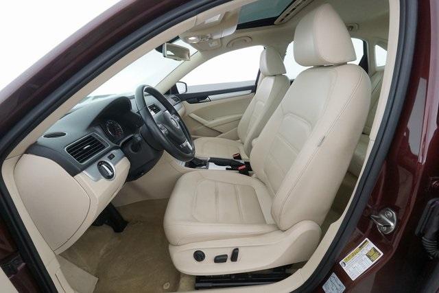 Thumbnail: 2013 Volkswagen Passat - 14