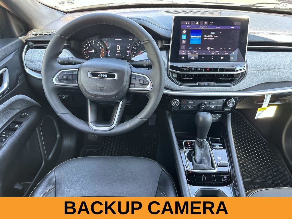 2023 Jeep Compass Latitude Lux photo 2