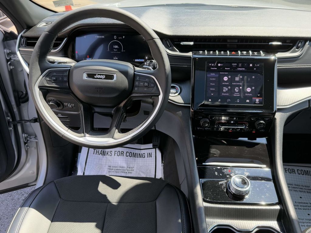 2025 Jeep Grand Cherokee Altitude X photo 2