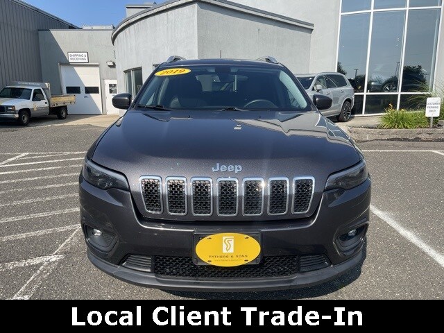 2019 Jeep Cherokee Latitude photo 2