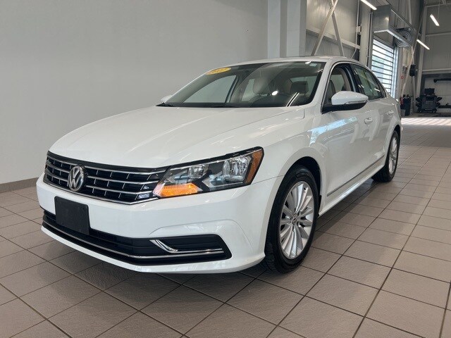 2017 Volkswagen Passat SE photo 3