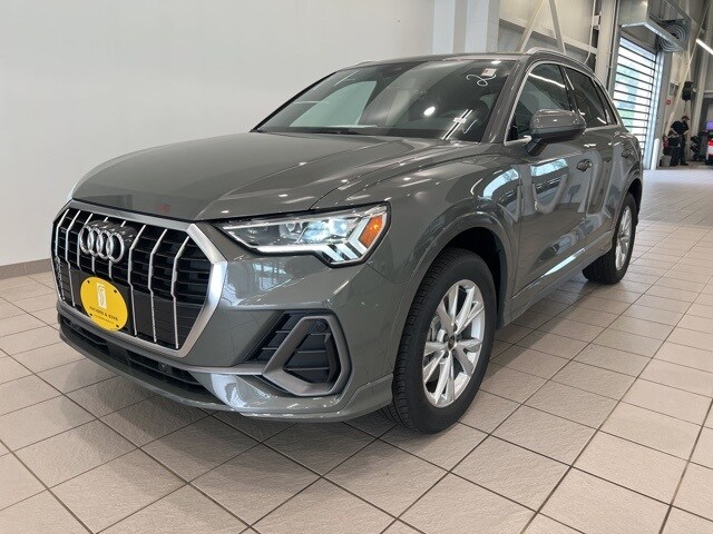 2025 Audi Q3 45 TFSI S line Premium photo 3