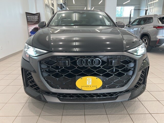 2025 Audi RS Q8 photo 2